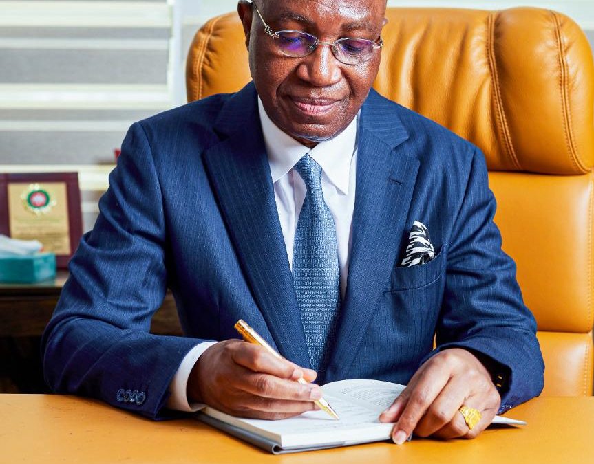 CELEBRATING A LIVING LEGEND: CHIEF (DR) WOLE OLANIPEKUN, CFR, OFR, SAN RECEIVES PRESTIGIOUS UNILAG PLATINUM ALUMNI AWARD | Adesina Adegbite